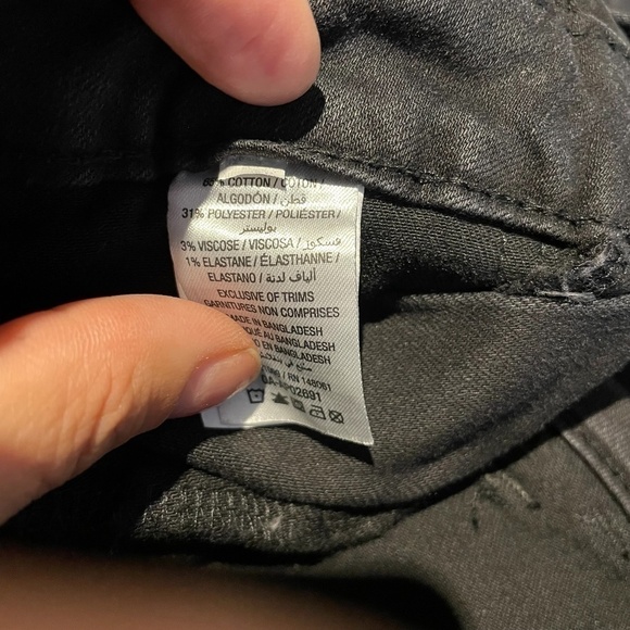 Black Denim Overall Short 🖤 - Picture 5 of 10